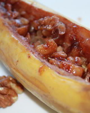 Банан, запеченный с орехами и медом