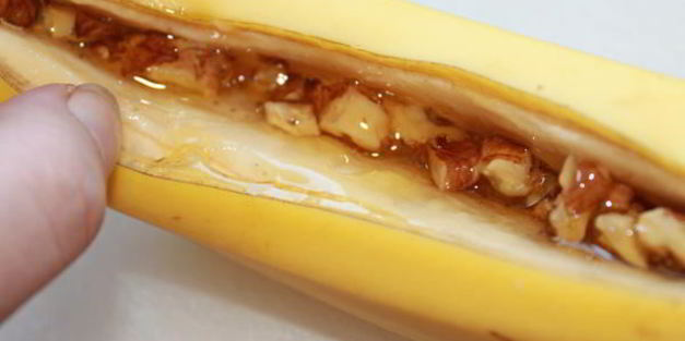 банан, запеченный с орехами и медом