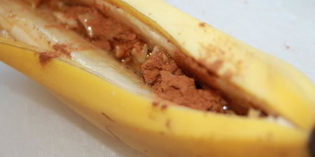 банан, запеченный с орехами и медом