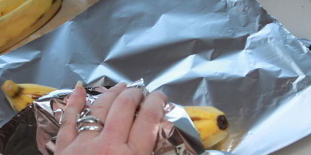 банан, запеченный с орехами и медом