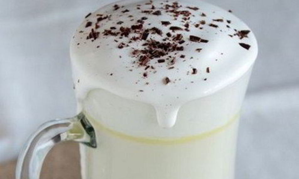 Рецепт белый горячий шоколад с взбитыми сливками