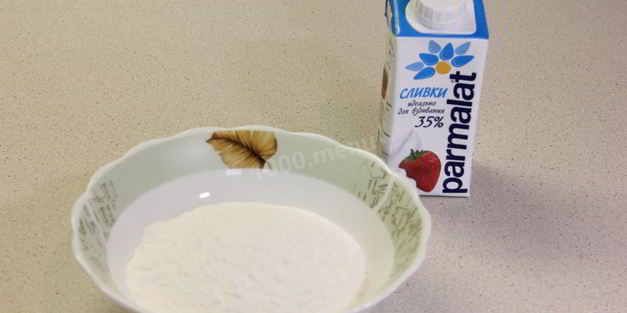 булочки с глазурью и шоколадным пудингом