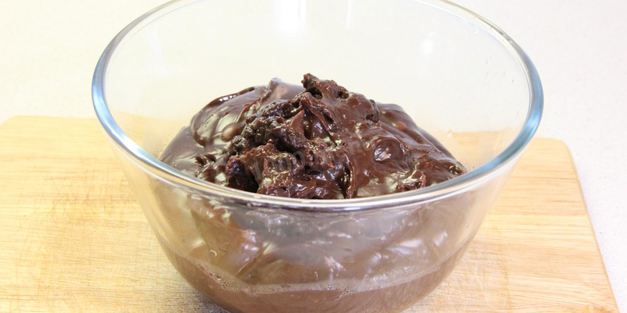 булочки с глазурью и шоколадным пудингом