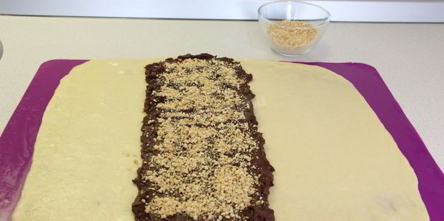 булочки с глазурью и шоколадным пудингом