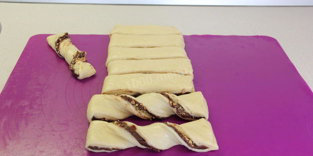 булочки с глазурью и шоколадным пудингом