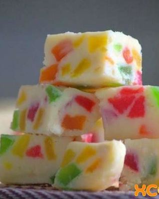 Быстрый шоколадный десерт с орехами и цукатами на Новый год