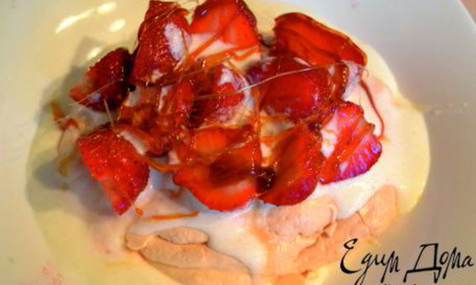 Рецепт десерт анна павлова с йогуртом, клубникой и сахарными нитями