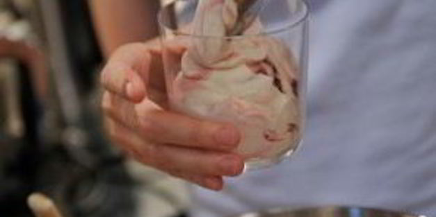 десерт из вишни и орехов