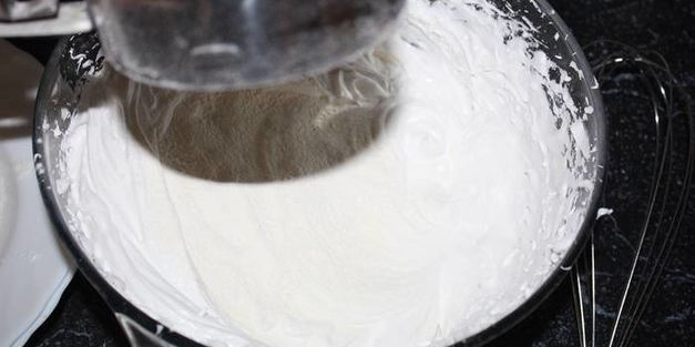 десерт праздничный бисквит