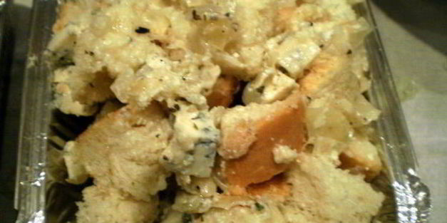 хлебный пудинг с горгонзолой