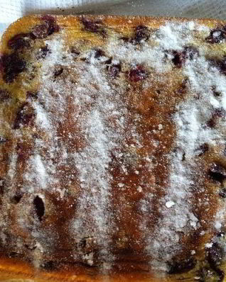 Клафути с вишней и миндалем