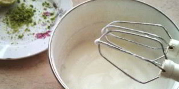 клубничный бисквитный пудинг