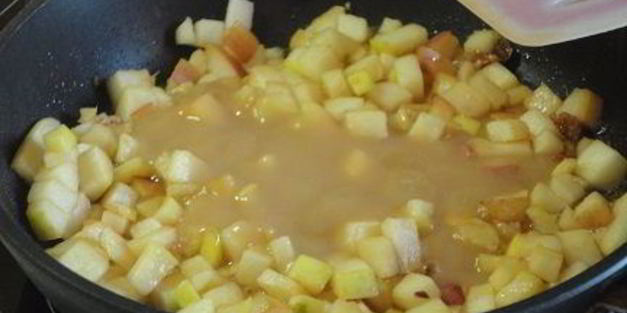 крамбл яблочный с курагой и абрикосовым пюре