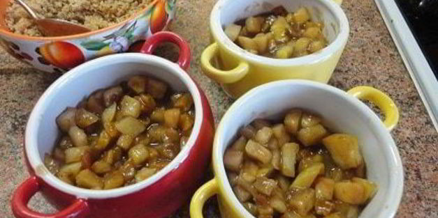 крамбл яблочный с курагой и абрикосовым пюре