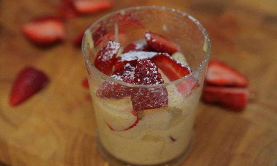 Рецепт бисквит с клубникой и сливочным кремом