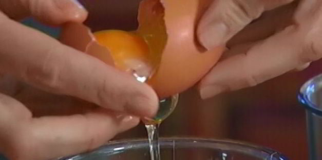 бисквит с клубникой и сливочным кремом