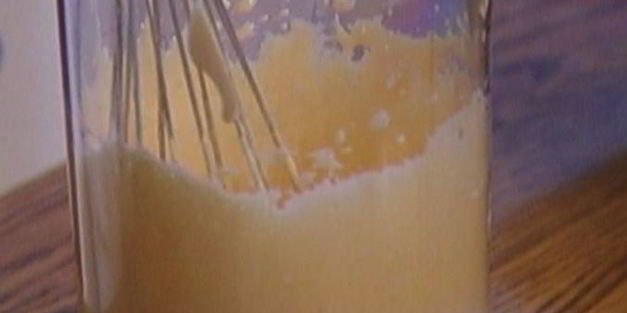 бисквит с клубникой и сливочным кремом