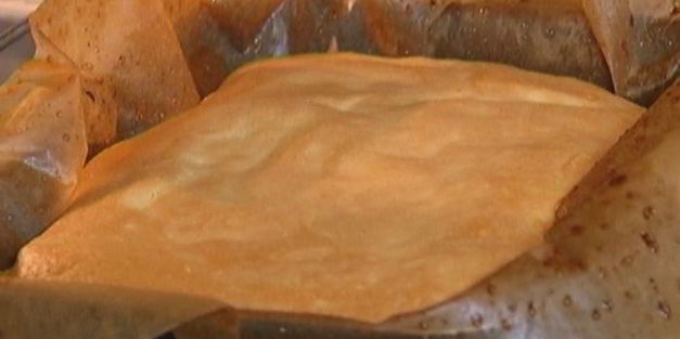 бисквит с клубникой и сливочным кремом