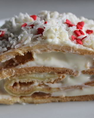 Бисквитный рулет с кокосовым кремом