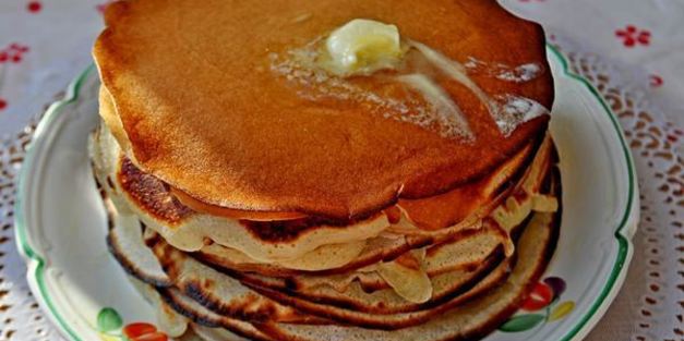 блинчики десертные с сырным кремом и ягодами