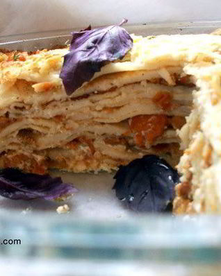 Блинная лазанья с лисичками и творожным кремом