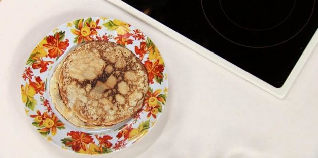 блинные корзиночки с кремом и фруктами фламбе