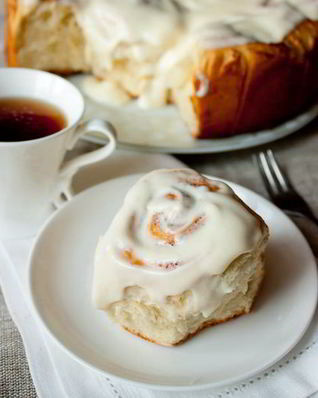 Булочки с корицей и кремом из сливочного сыра