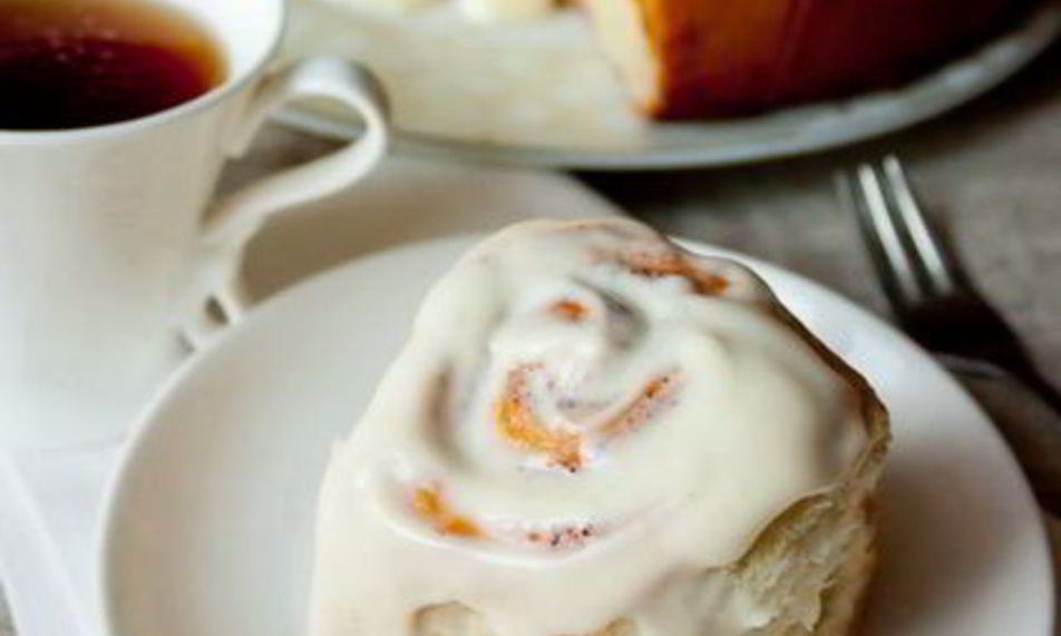 Рецепт булочки с корицей и кремом из сливочного сыра