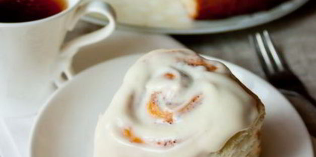 булочки с корицей и кремом из сливочного сыра