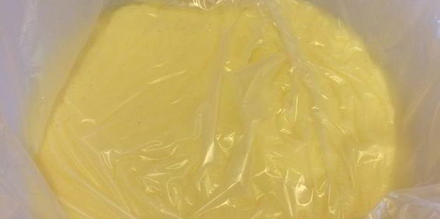 булочки с кремом и изюмом