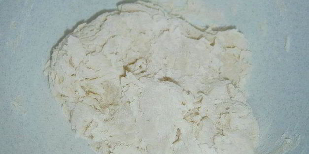 булочки с заварным кремом и персиком