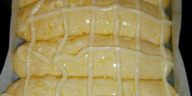 булочки с заварным кремом и персиком