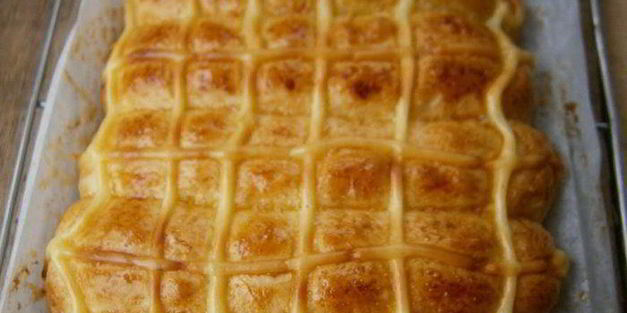 булочки с заварным кремом и персиком