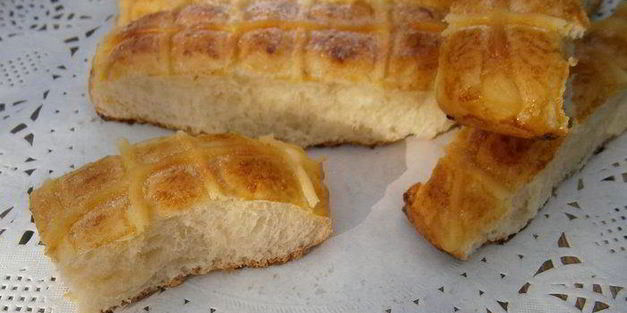 булочки с заварным кремом и персиком