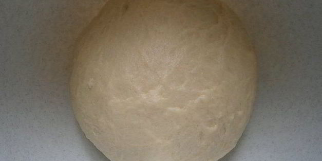 булочки с заварным кремом и персиком