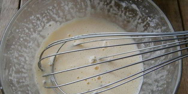 булочки с заварным кремом и персиком