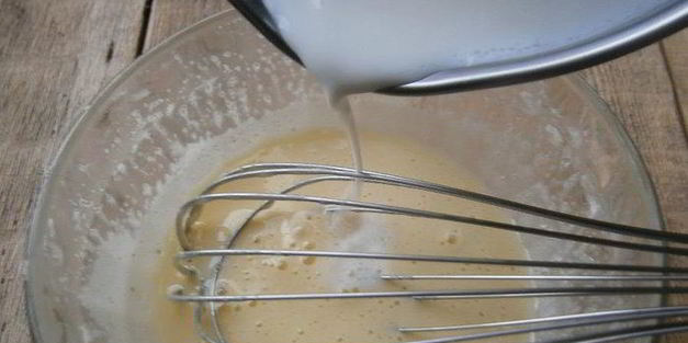 булочки с заварным кремом и персиком