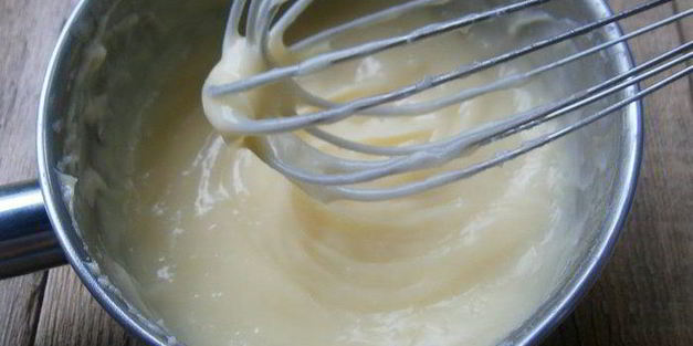 булочки с заварным кремом и персиком