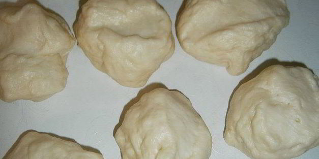 булочки с заварным кремом и персиком