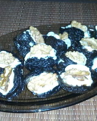 Чернослив фаршированный кремом и грецким орехом
