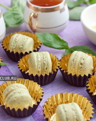 Фисташковые макаронс с базиликовым кремом