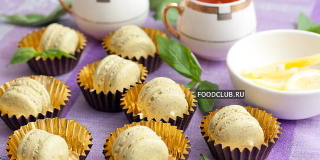 фисташковые макаронс с базиликовым кремом