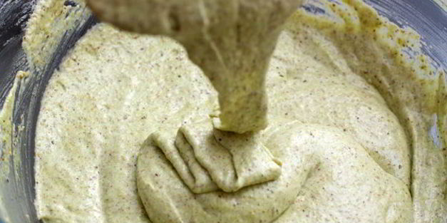 фисташковые макаронс с базиликовым кремом