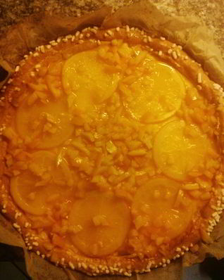 Итальянская кростата с заварным кремом и карамелизованными апельсинами