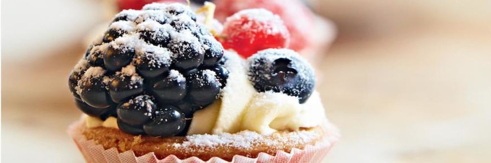 Корзиночки с заварным кремом и ягодами