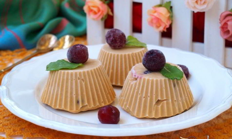 Рецепт крем-брюле из творога с вареной сгущенкой и вишней