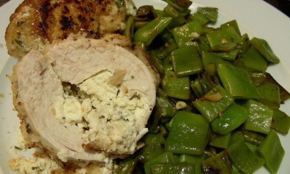 Рецепт куриные грудки, фаршированные крем-чизом филадельфия, фетой и ароматными травами