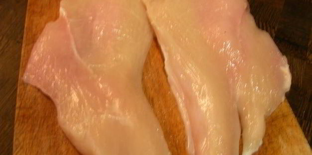 куриные грудки, фаршированные крем-чизом филадельфия, фетой и ароматными травами