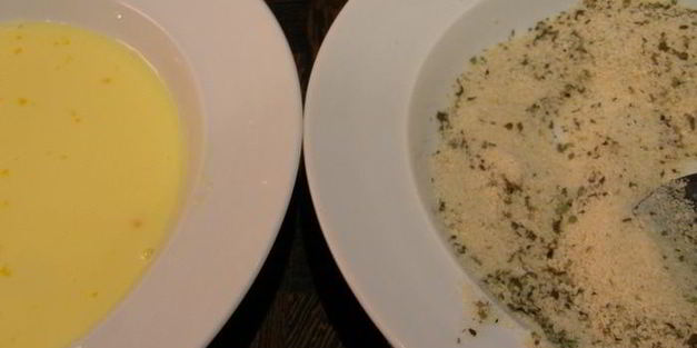 куриные грудки, фаршированные крем-чизом филадельфия, фетой и ароматными травами