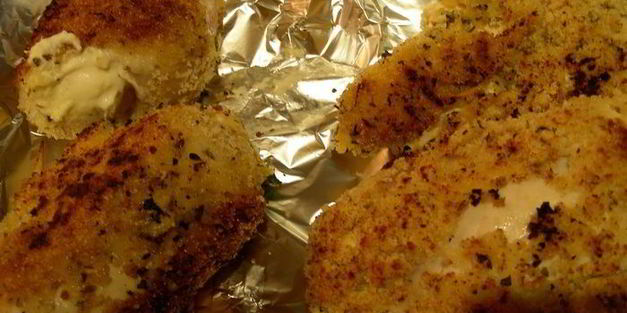 куриные грудки, фаршированные крем-чизом филадельфия, фетой и ароматными травами